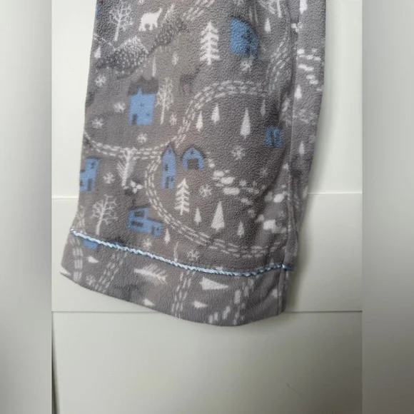 Holiday Patterned Pajamas Set - Picture 7 of 9